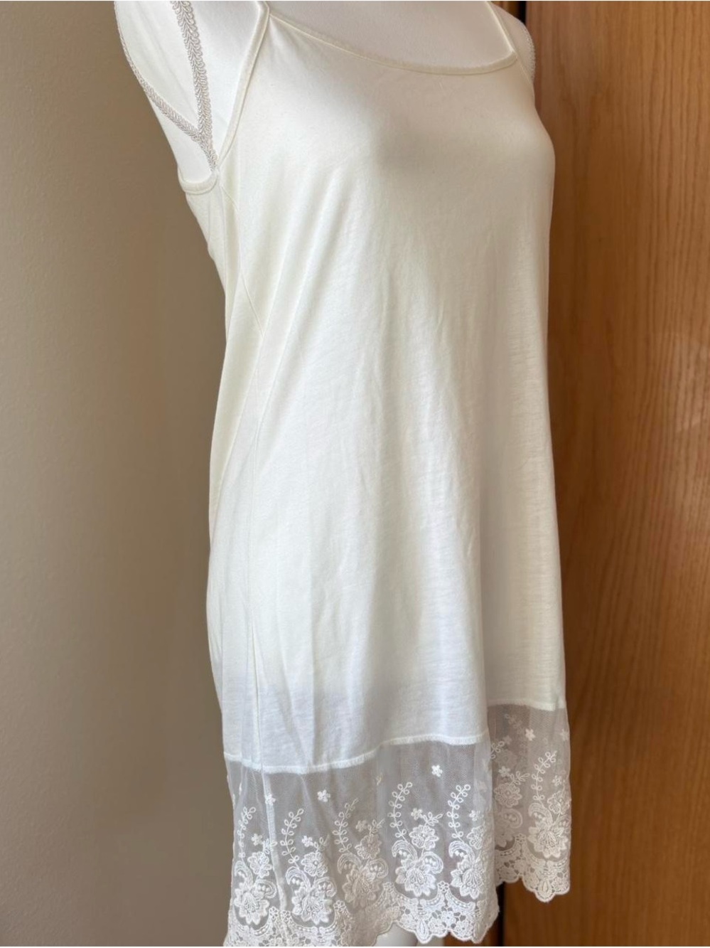 O2 Collection Ivory Scoop Neck Tank - Picture 2 of 6